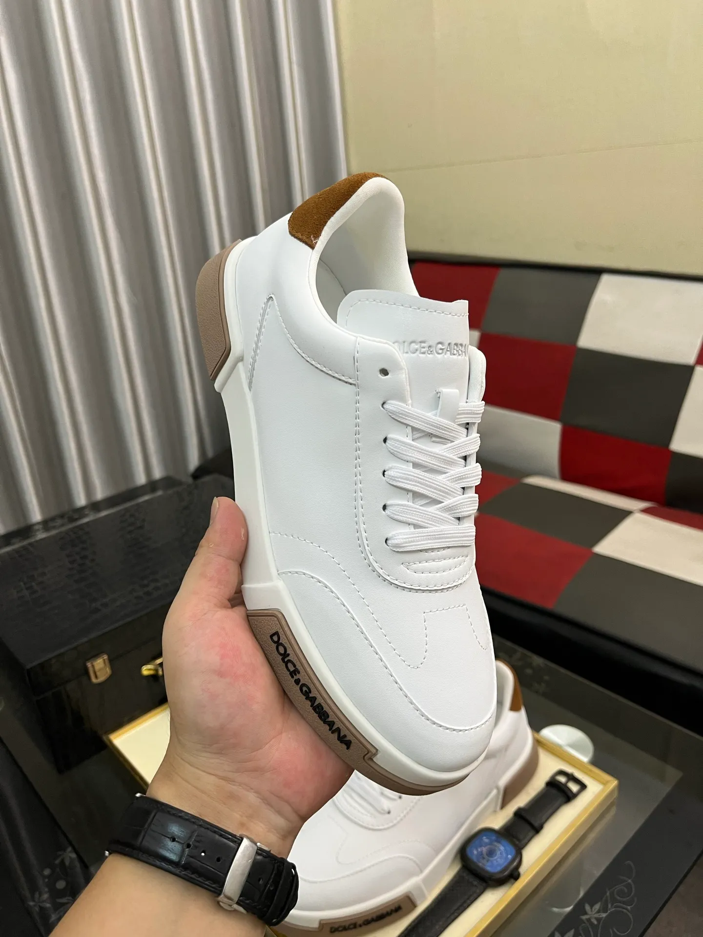 Men's shoes 💰440⌚️⌚️DG's latest popular 🔥🔥casual shoes, the tongue has the brand's iconic details, and the combination of silk cowhide and cow suede enhances the style. Fashionable and versatile, it can complement any look. Create an exquisite design with unique dynamic vitality and modern atmosphere, showing modern elegance. Size: 38-46